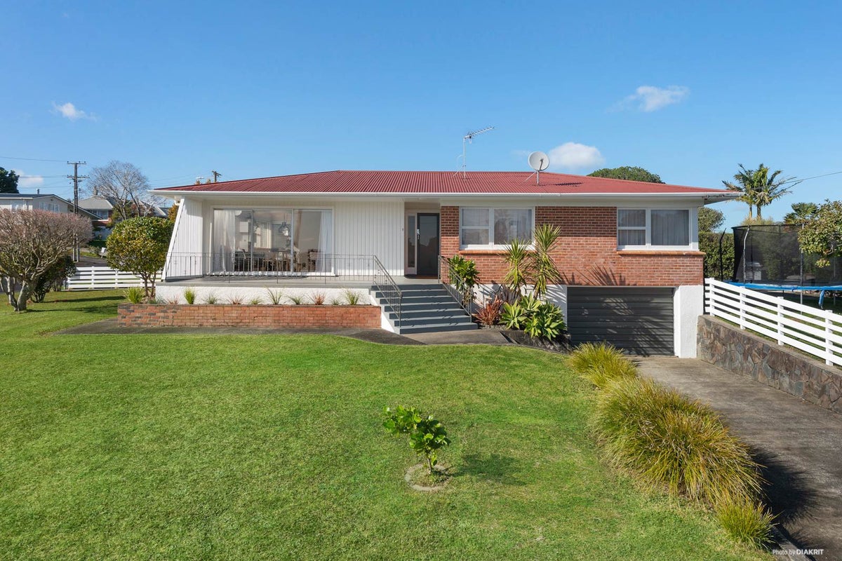 8 Tampin Road, Hillpark, Auckland - Carousel 1