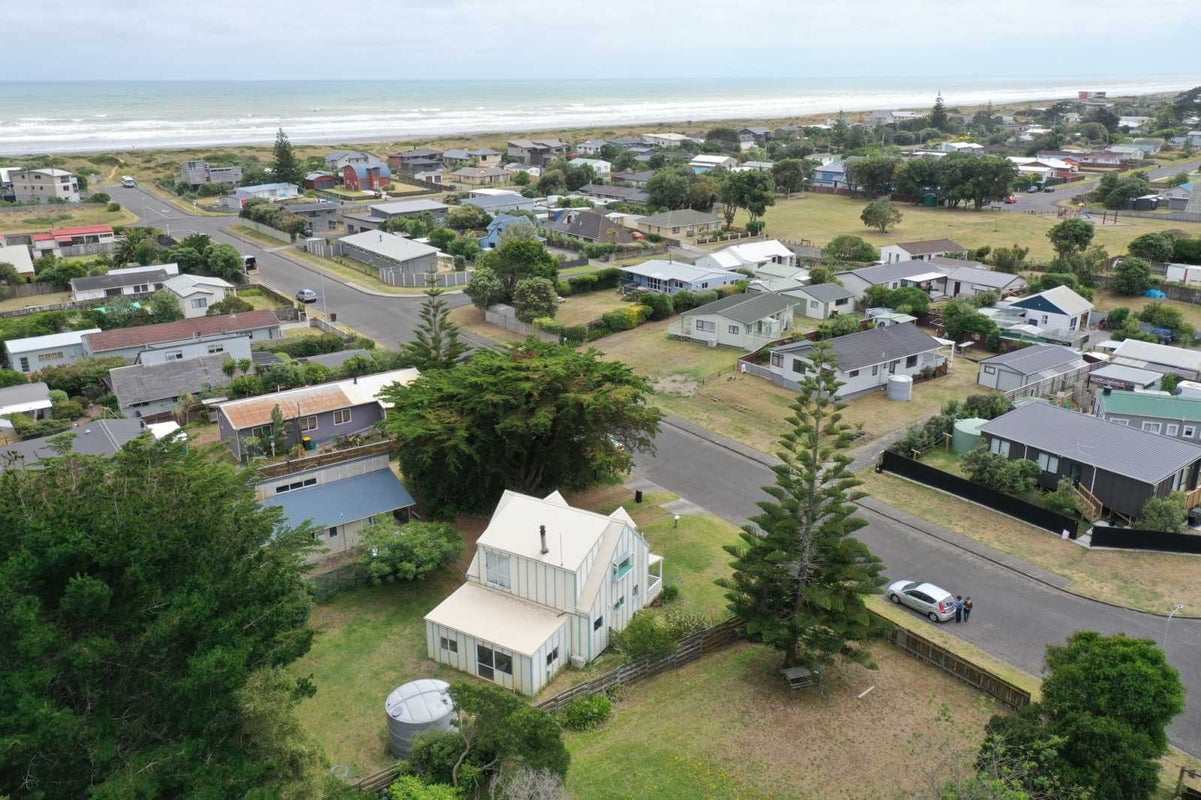 23 Hydrabad Drive, Waitarere Beach, Levin - Carousel 2