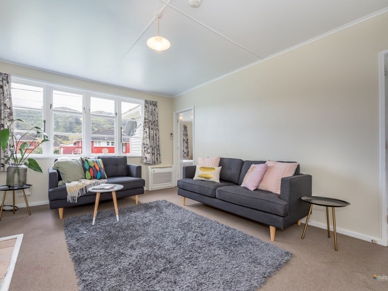 6 Langford Street, Naenae, Lower Hutt - Carousel 2