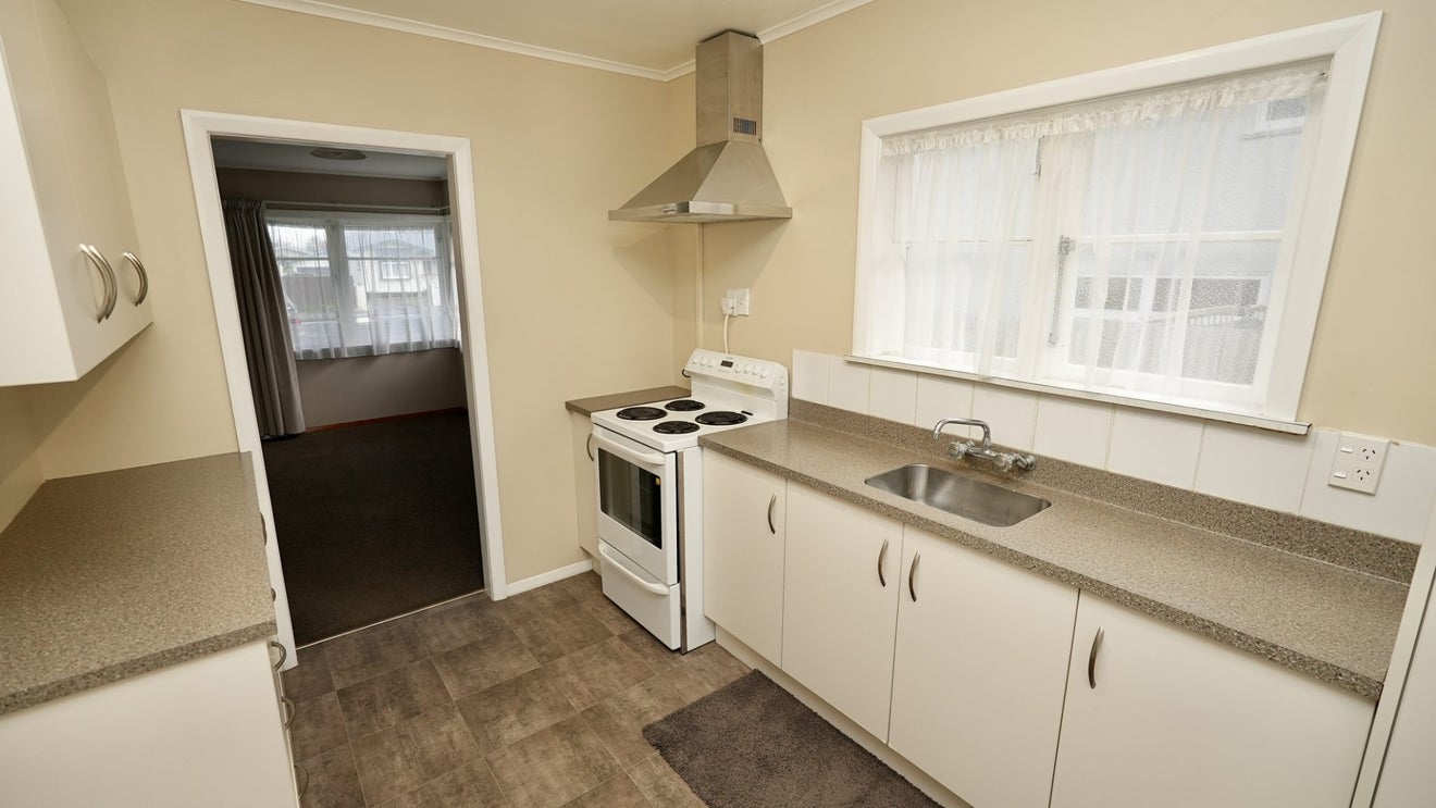 42 College Street, Awapuni, Palmerston North - Carousel 2