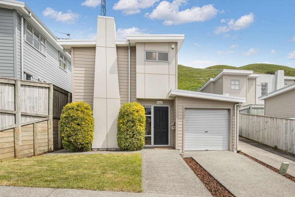 46 Erlestoke Crescent, Churton Park, Wellington - Carousel 1