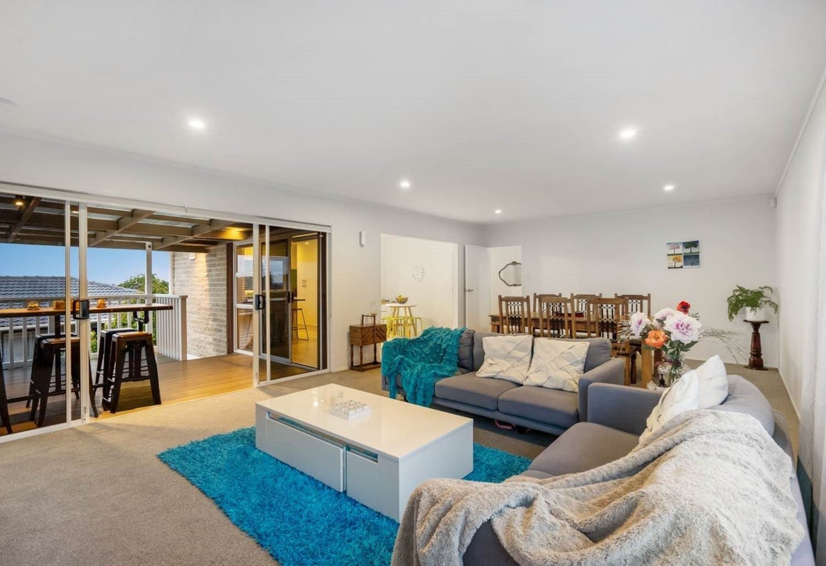 16 Felgrove Street, Glendene, Auckland - Carousel 2