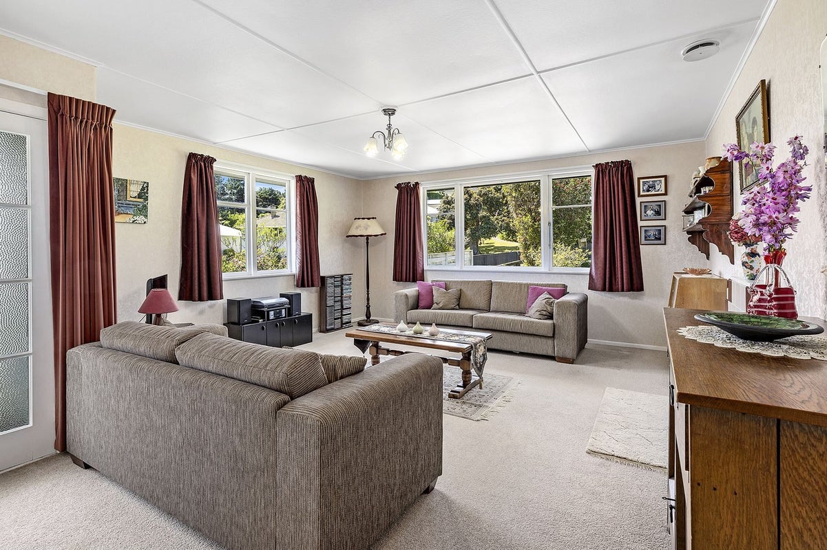 4 Taylor Terrace, Tawa, Wellington - Carousel 2