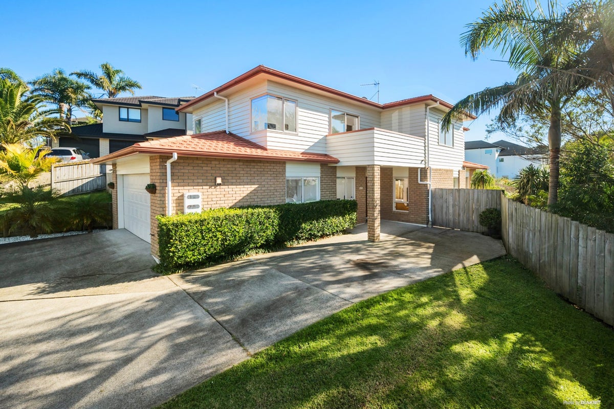 14 Meharg Place, Fairview Heights, Auckland - Carousel 1