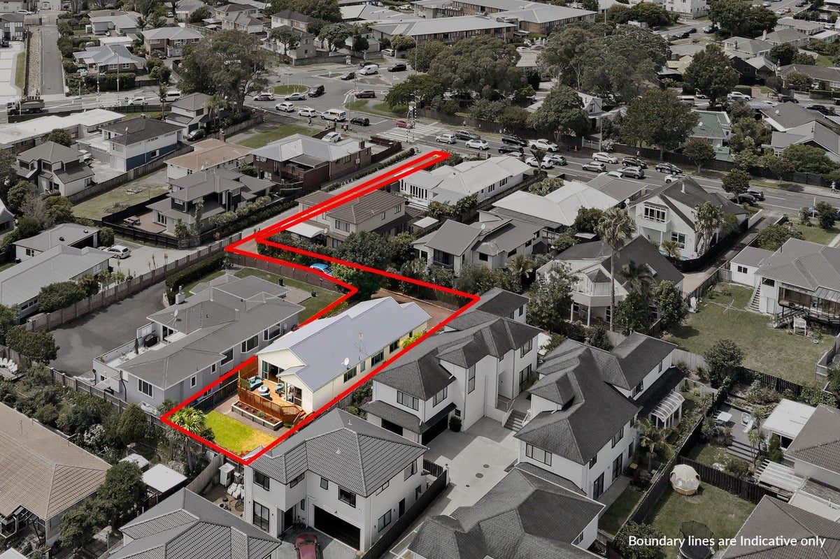 9A Bradbury Road, Botany Downs, Auckland - Carousel 21