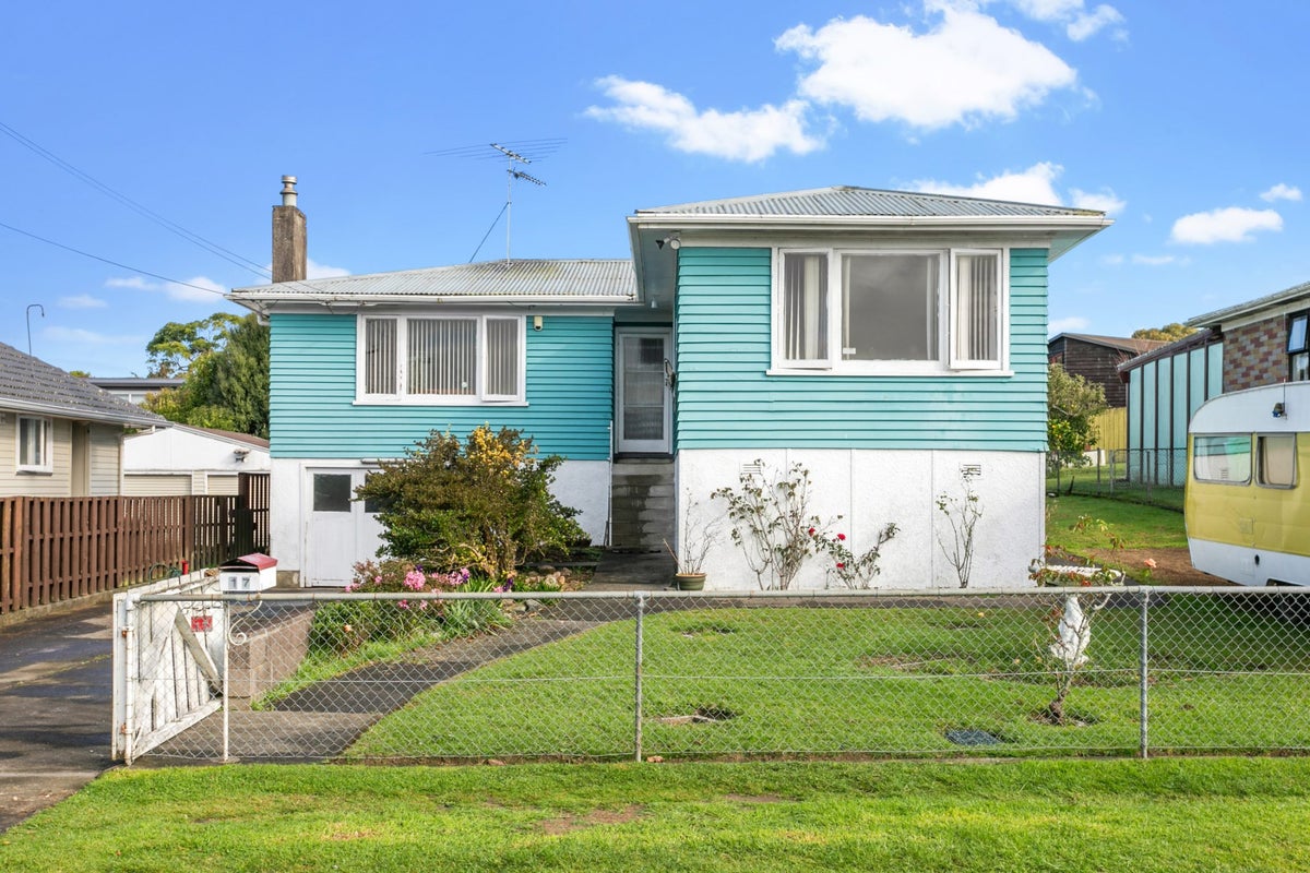 17 Greenmeadows Avenue, Manurewa East, Auckland - Carousel 1
