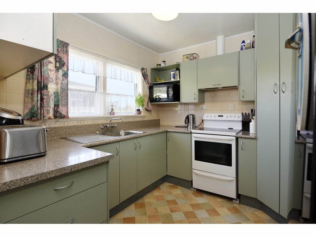 17 Marlborough Crescent, Richmond - Carousel 2