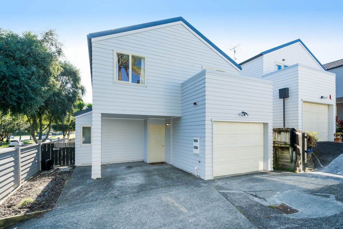 1/20 Fields Parade, Oteha, Auckland - Carousel 1
