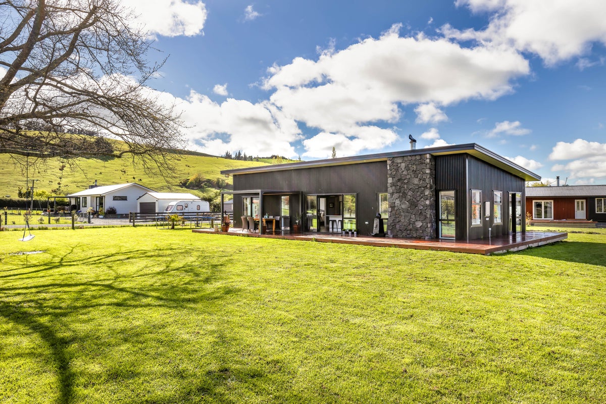 26 Fitzgerald Street, Coalgate - Carousel 2