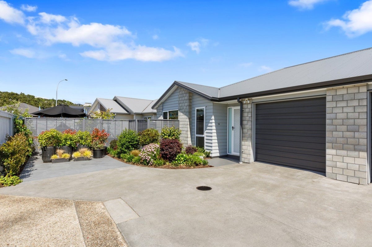 14 Foley Grove, Pyes Pa, Tauranga - Carousel 2