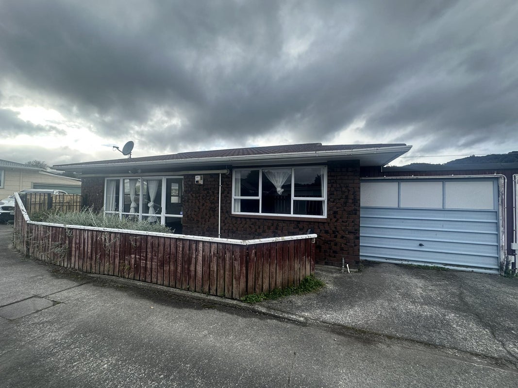 2/15 BENZIE AVE, Wallaceville, Upper Hutt - Carousel 1