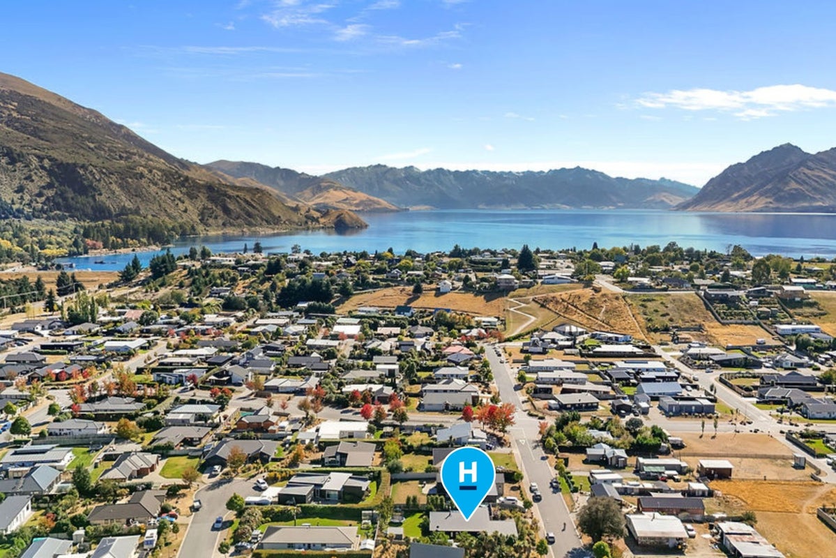 8 Bell Street, Wanaka - Carousel 21