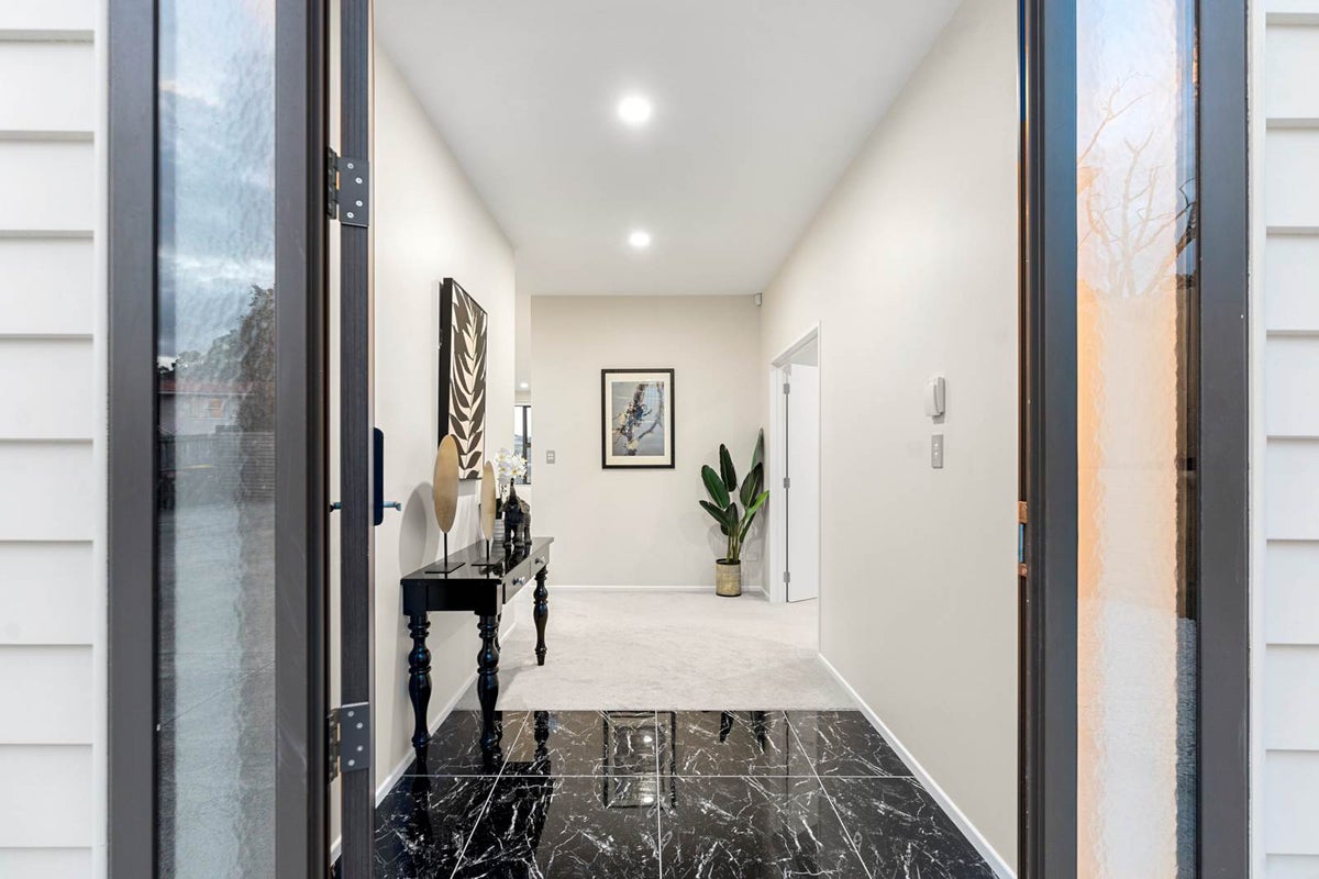 33A Diana Drive, Glenfield, Auckland - Carousel 2