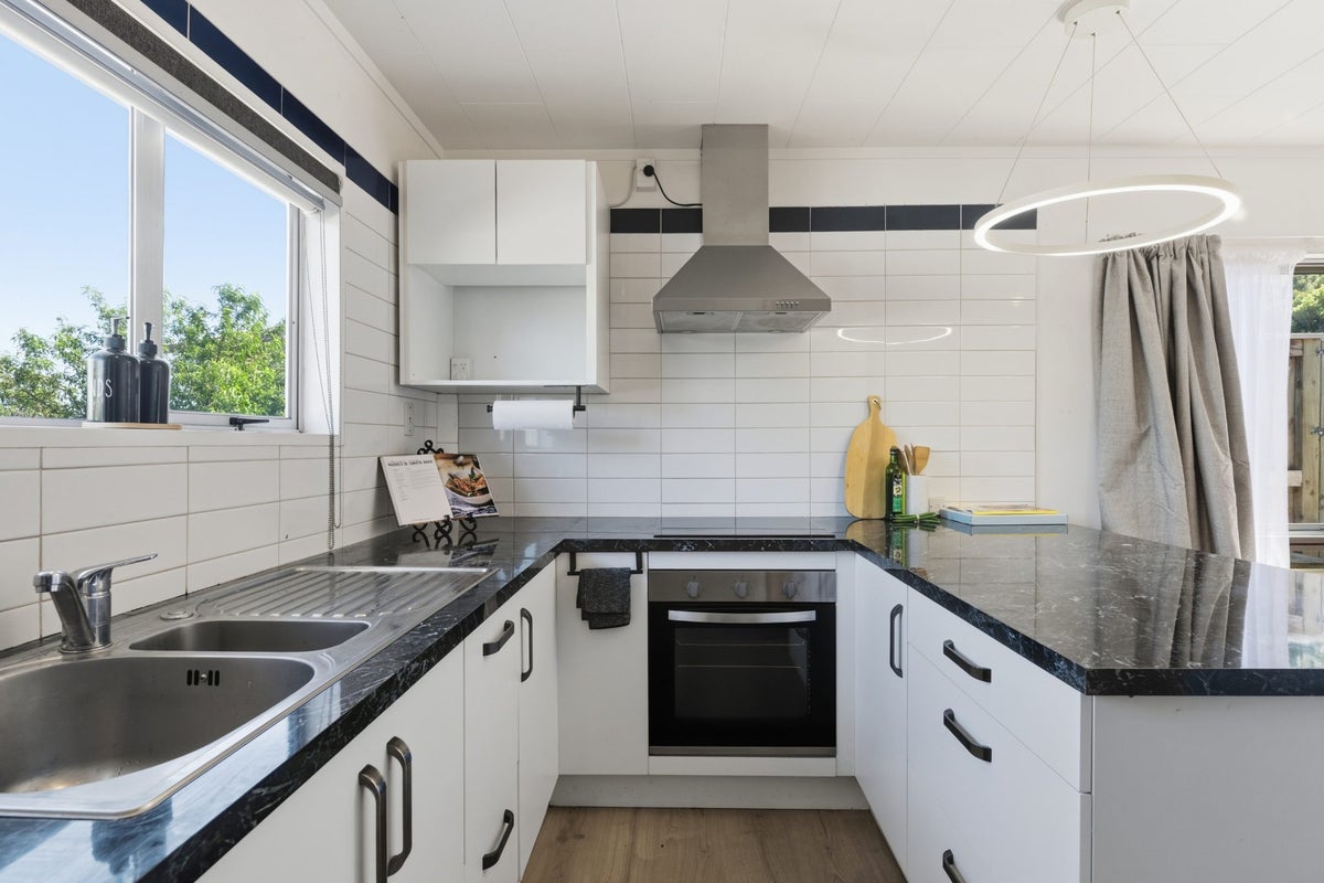 12A Burns Street, Gate Pa, Tauranga - Carousel 2