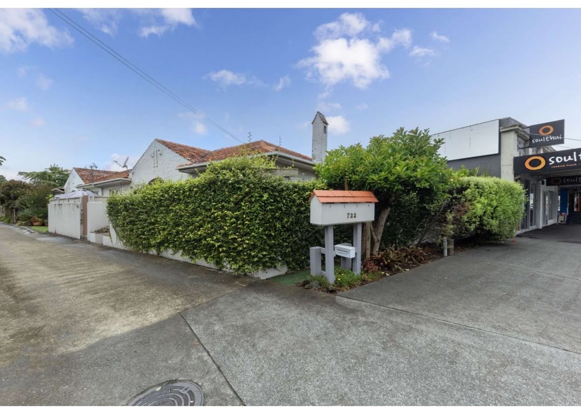 2/722 Manukau Road, Royal Oak, Auckland - Carousel 1
