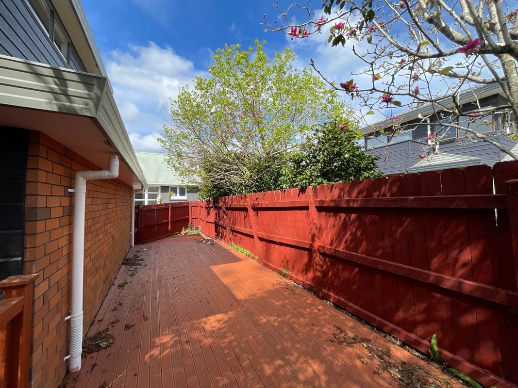 1/14 Raleigh Road, Northcote, Auckland - Carousel 19