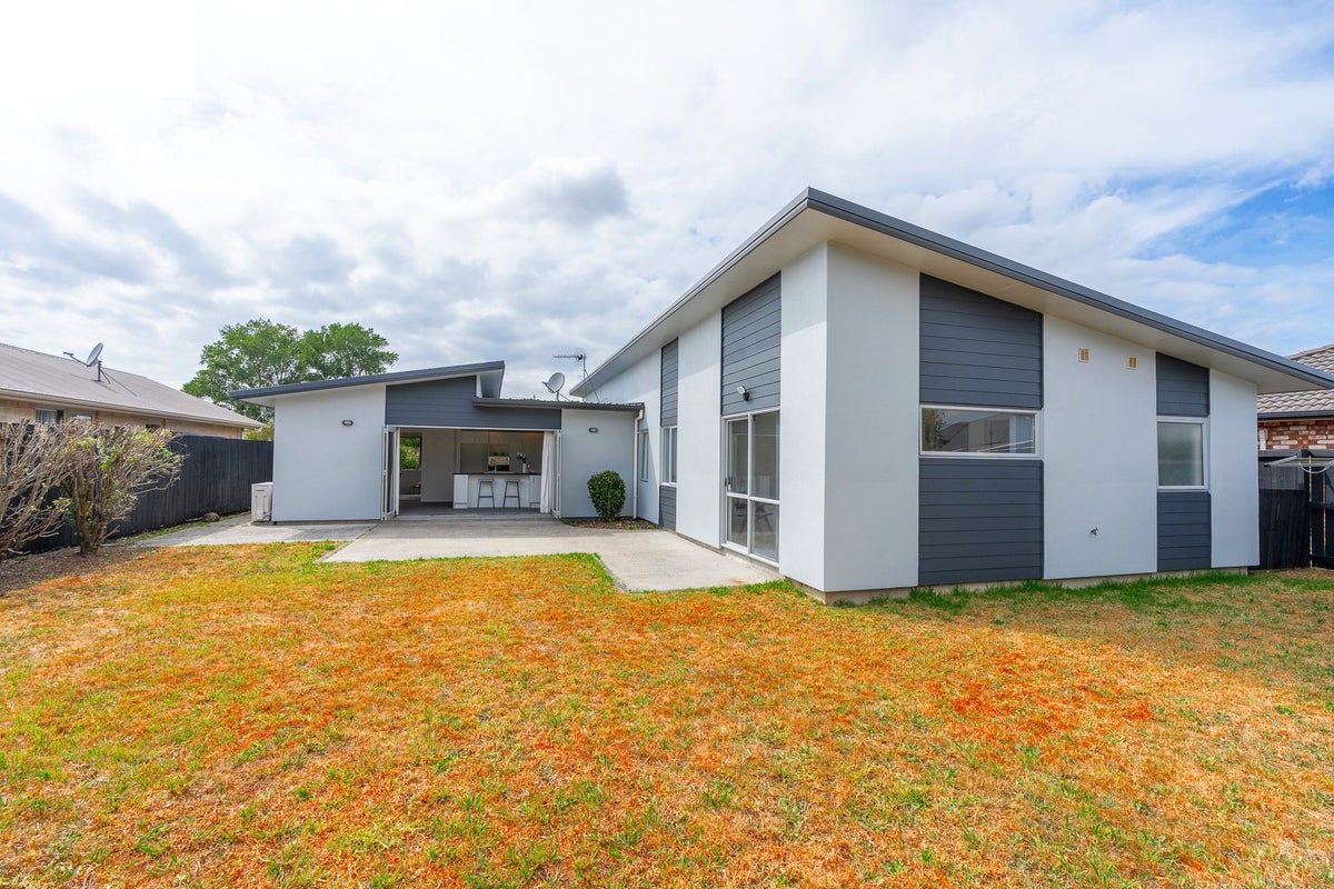 11 Landmark Court, Huntington, Hamilton - Carousel 1