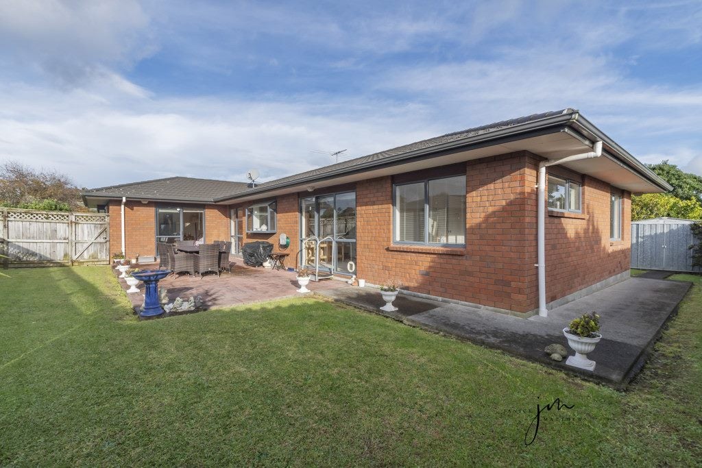 4 Newbegin Place, Weymouth, Auckland - Carousel 1