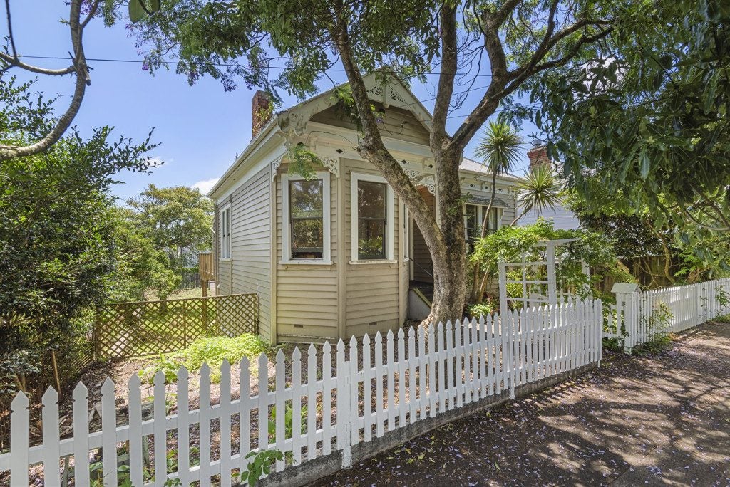 43 Burnley Terrace, Mount Eden, Auckland - Carousel 2
