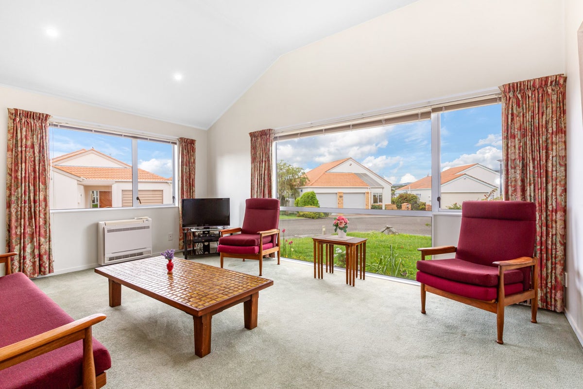 17 Lakeside Villas, Whitby, Porirua, Wellington - Carousel 2
