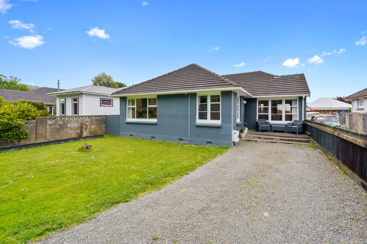 34 Cruickshank Road, Clouston Park, Upper Hutt - Carousel 1