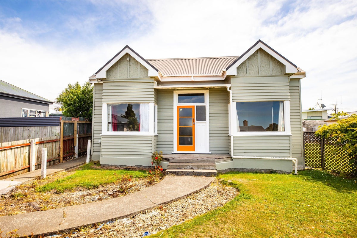 10 Regent Street, West End, Timaru - Carousel 1