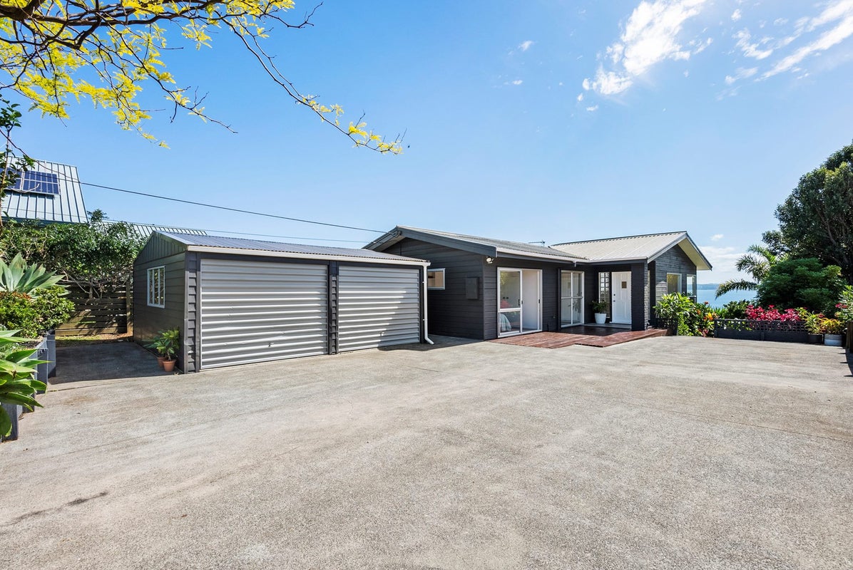 1246 Whangaparaoa Road, Gulf Harbour, Whangaparaoa - Carousel 2