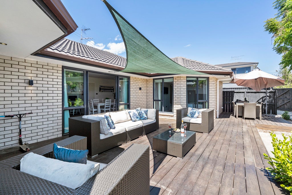 9 Fern Place, Beachlands, Auckland - Carousel 1