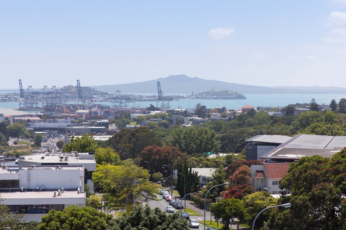 4J/127 Grafton Road, Grafton, Auckland - Carousel 1