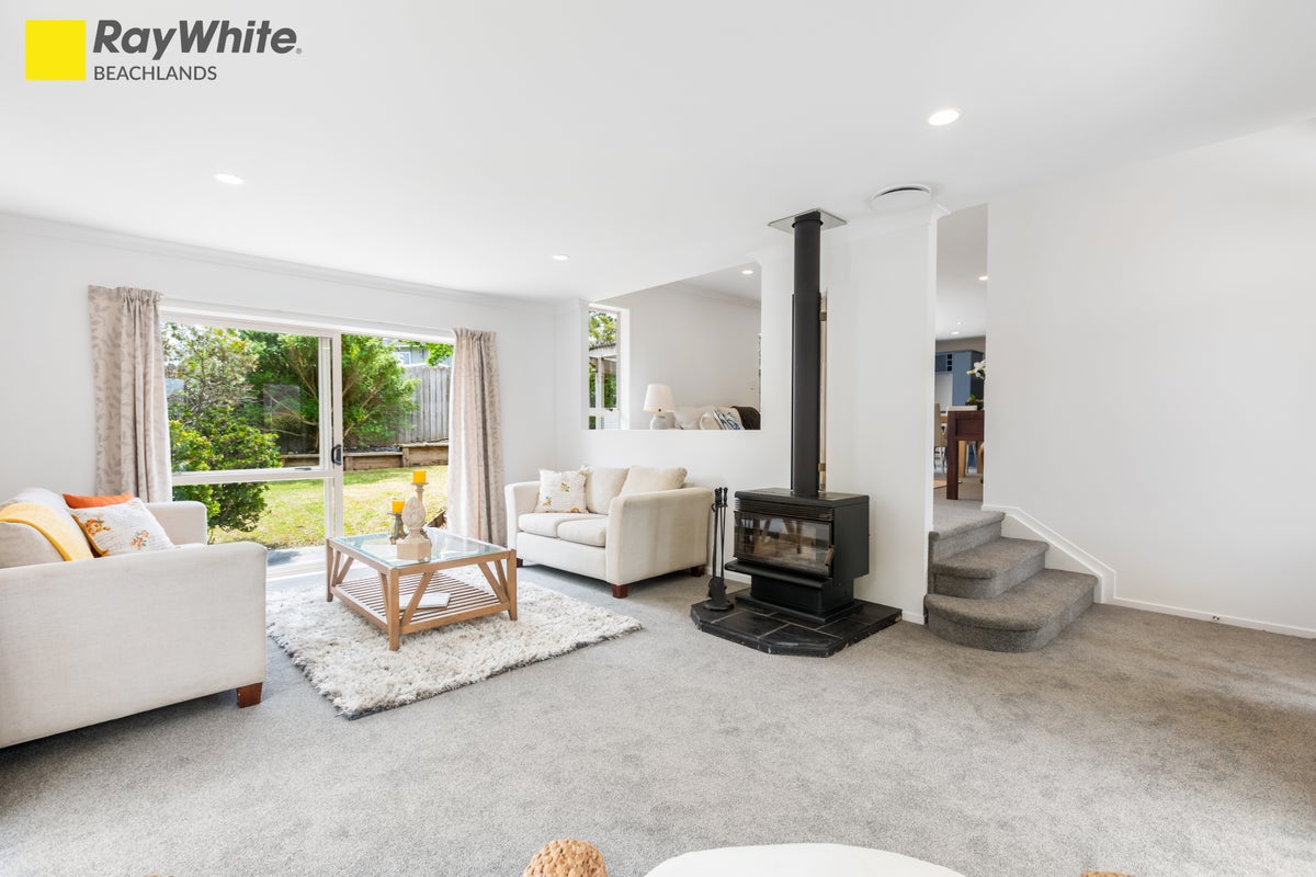 3 Glesan Place, Beachlands, Auckland - Carousel 1