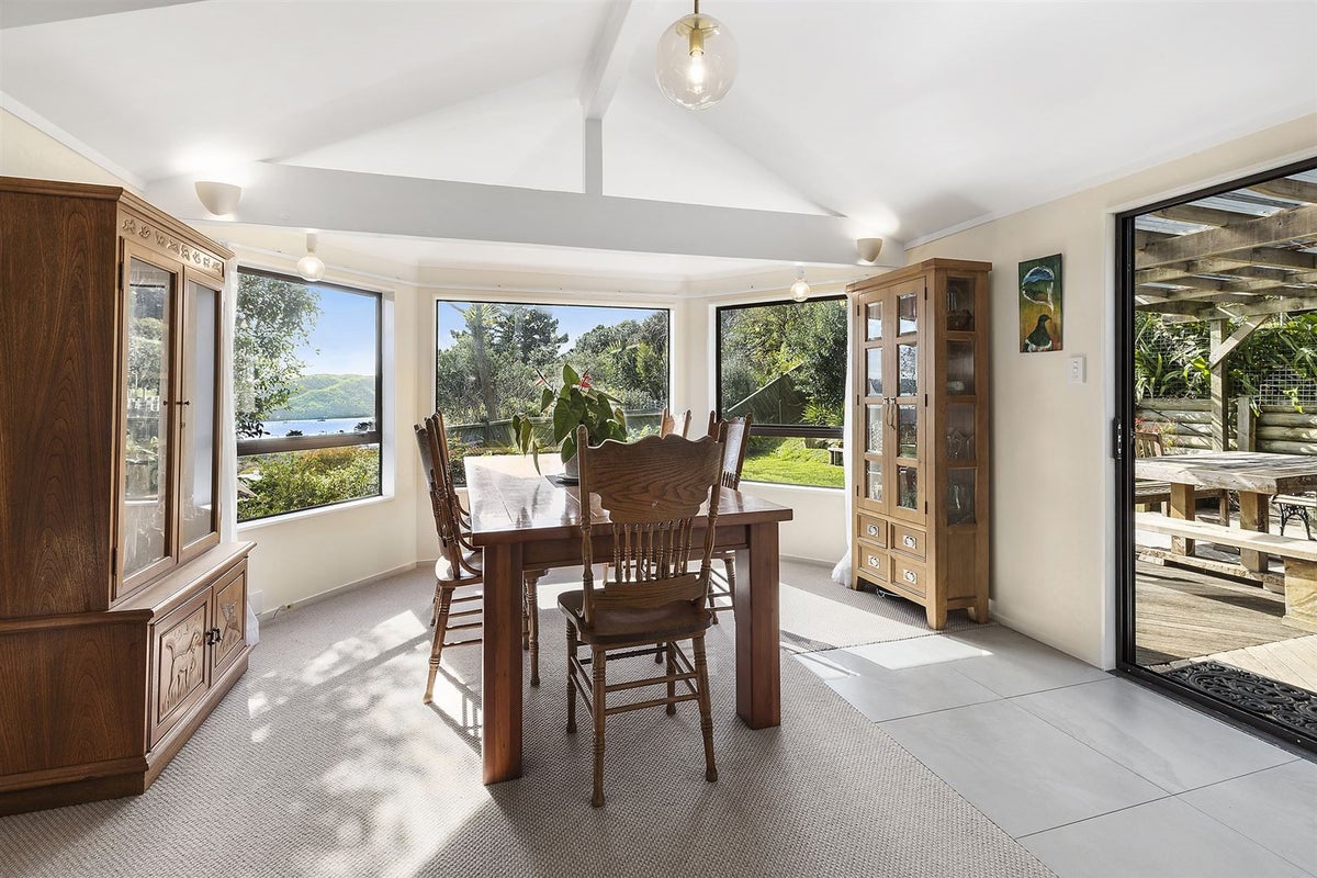 19 Kinnel Grove, Papakowhai, Porirua - Carousel 2