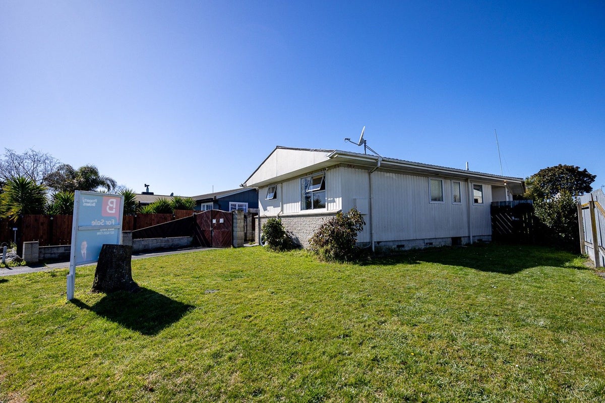 8 Foster Terrace, Onekawa, Napier - Carousel 17