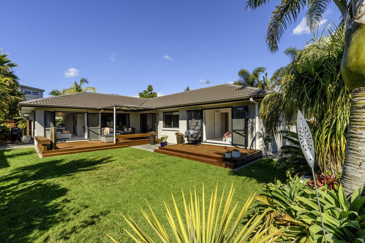 31 Harbelle Close, Bethlehem, Tauranga - Carousel 1