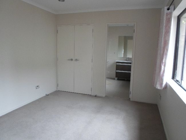 86 Rising Parade, Fairview Heights, Auckland - Carousel 1