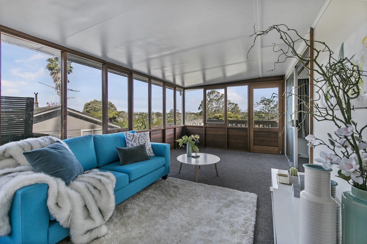 13 Sunline Avenue, Massey, Auckland - Carousel 2
