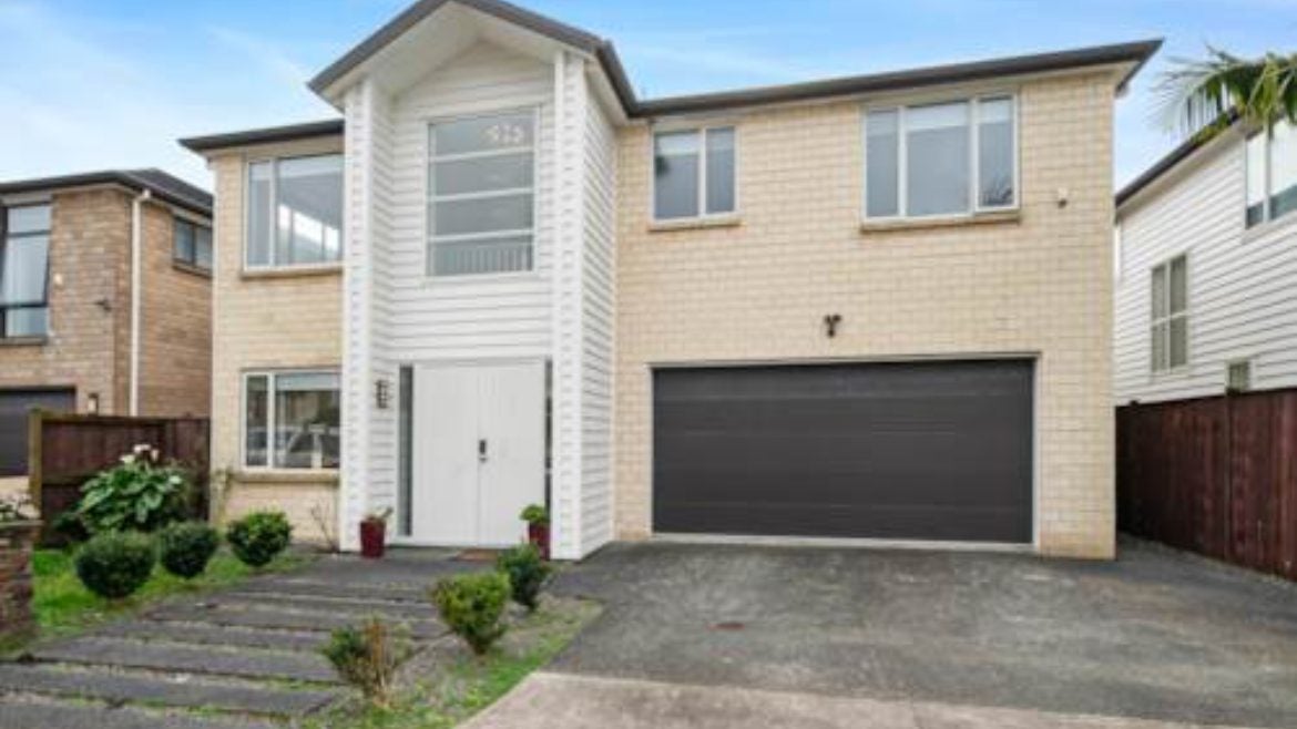 17 Ballyholey Drive, Flat Bush, Auckland - Carousel 1