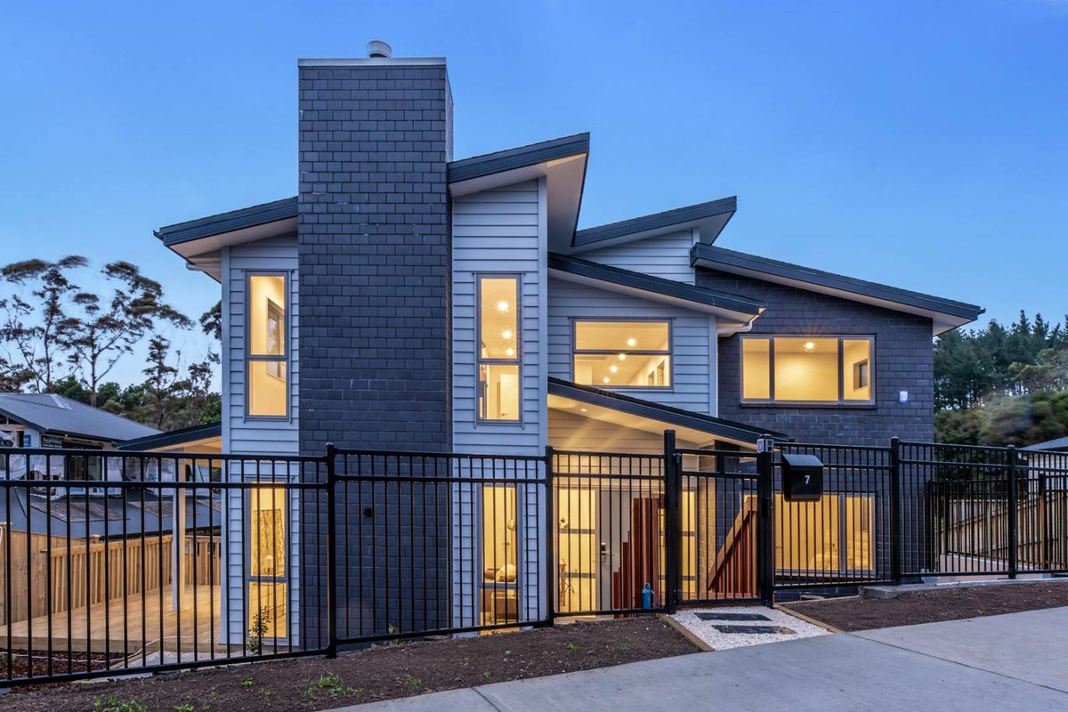 7 Paitry Place, Swanson, Auckland - Carousel 1