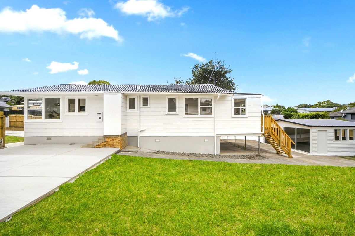 11 Juniper Road, Sunnynook, Auckland - Carousel 1