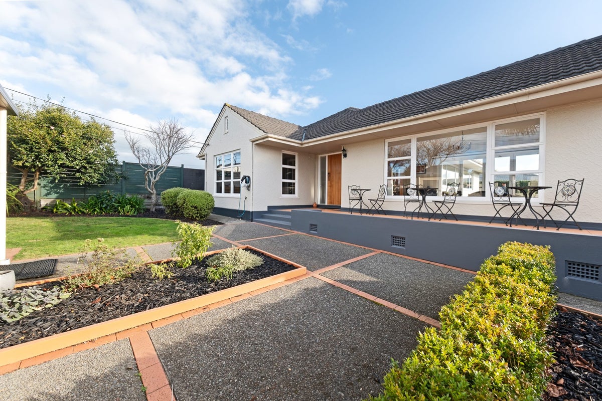 124 Carrington Street, Lower Vogeltown, New Plymouth - Carousel 1