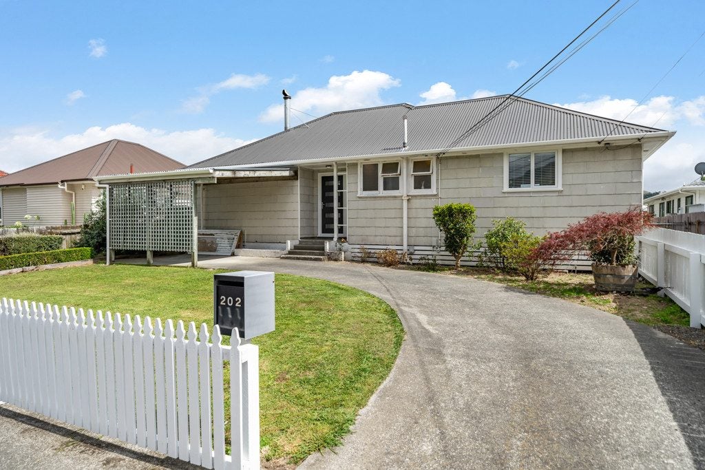 202 Oxford Terrace, Avalon, Lower Hutt - Carousel 1
