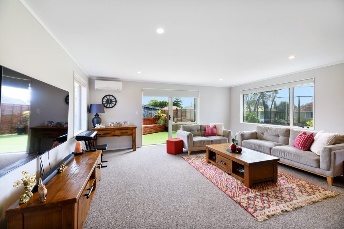 70 Kelman Road, Kelston, Auckland - Carousel 2