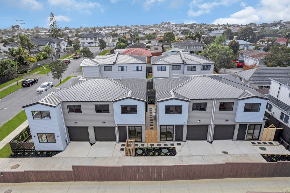 10B Minaret Drive, Bucklands Beach, Auckland - Carousel 1