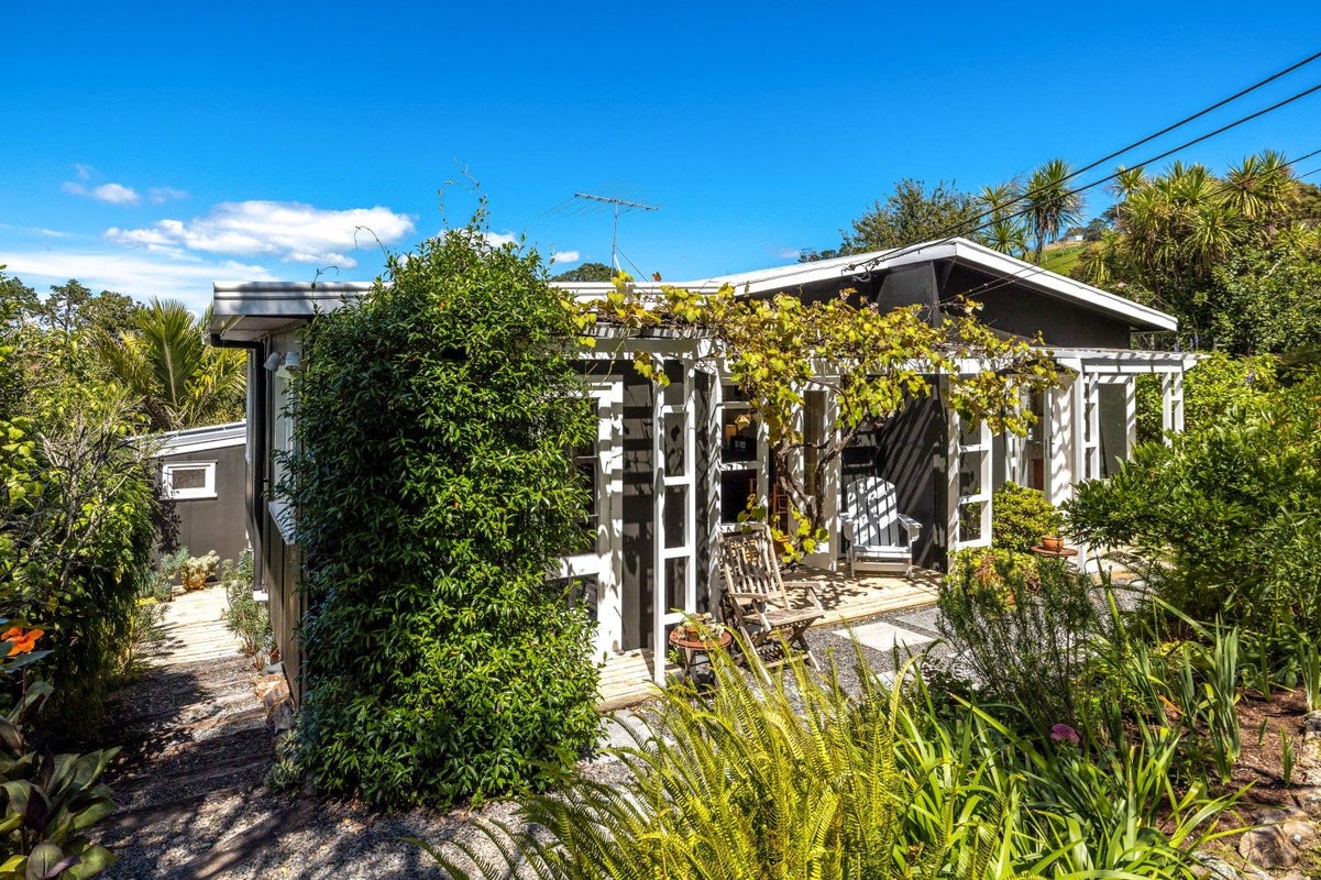 90 Hill Road, Palm Beach, Waiheke Island - Carousel 1