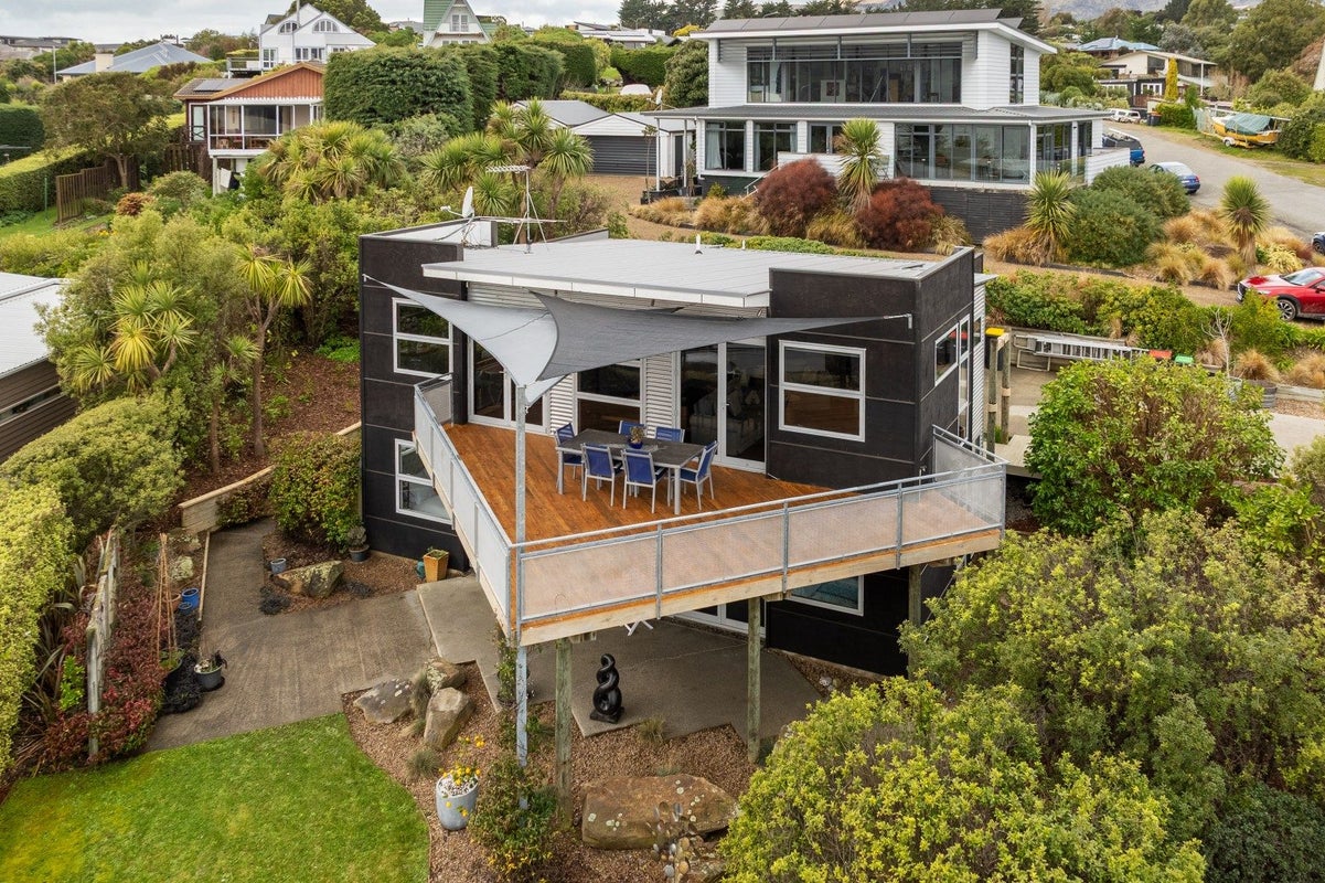 5 Emerson Crescent, Diamond Harbour, Lyttelton - Carousel 1