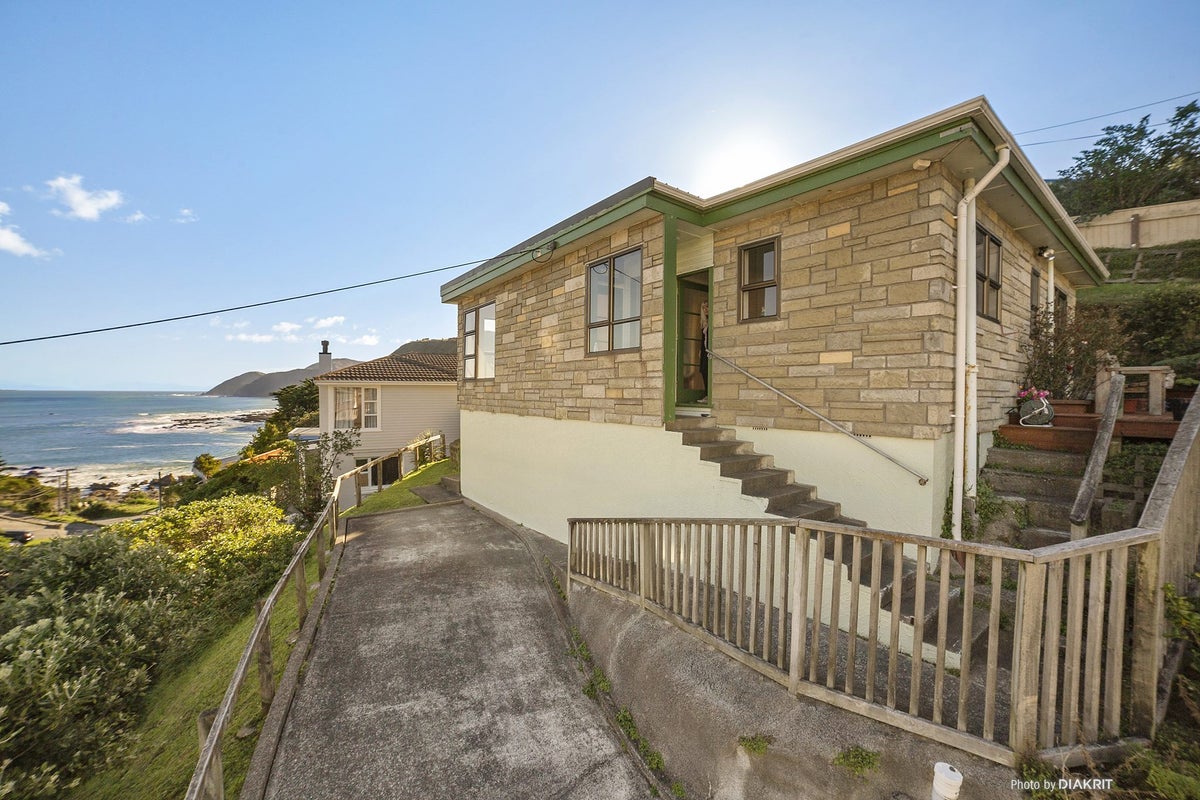 164 Severn Street, Island Bay, Wellington - Carousel 1