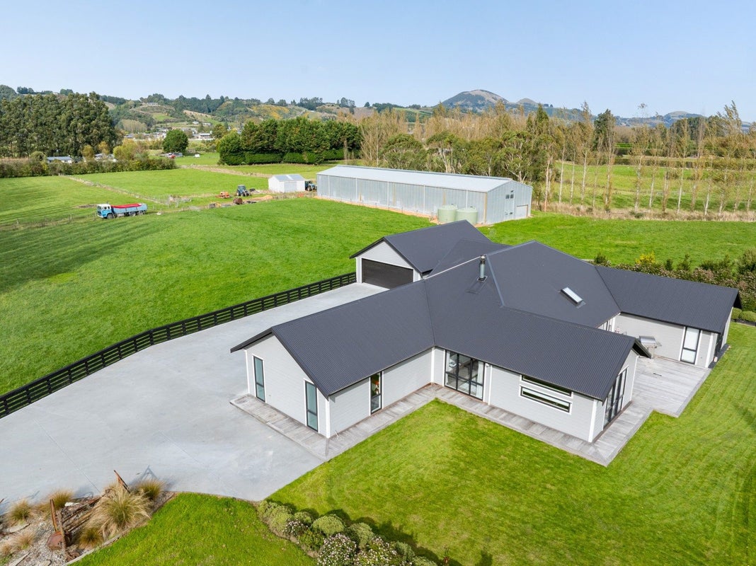 121 Puddle Alley, Mosgiel, Mosgiel - Carousel 1