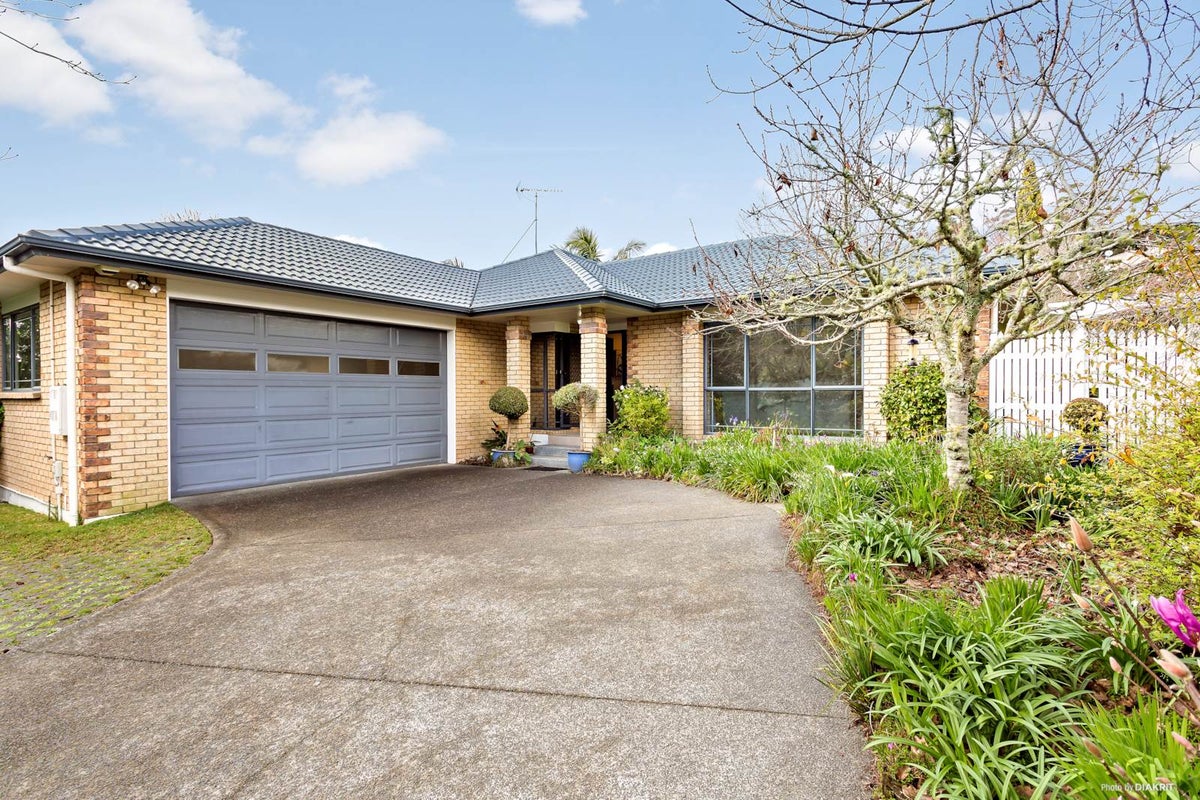 46 Helvetia Drive, Browns Bay, Auckland - Carousel 1