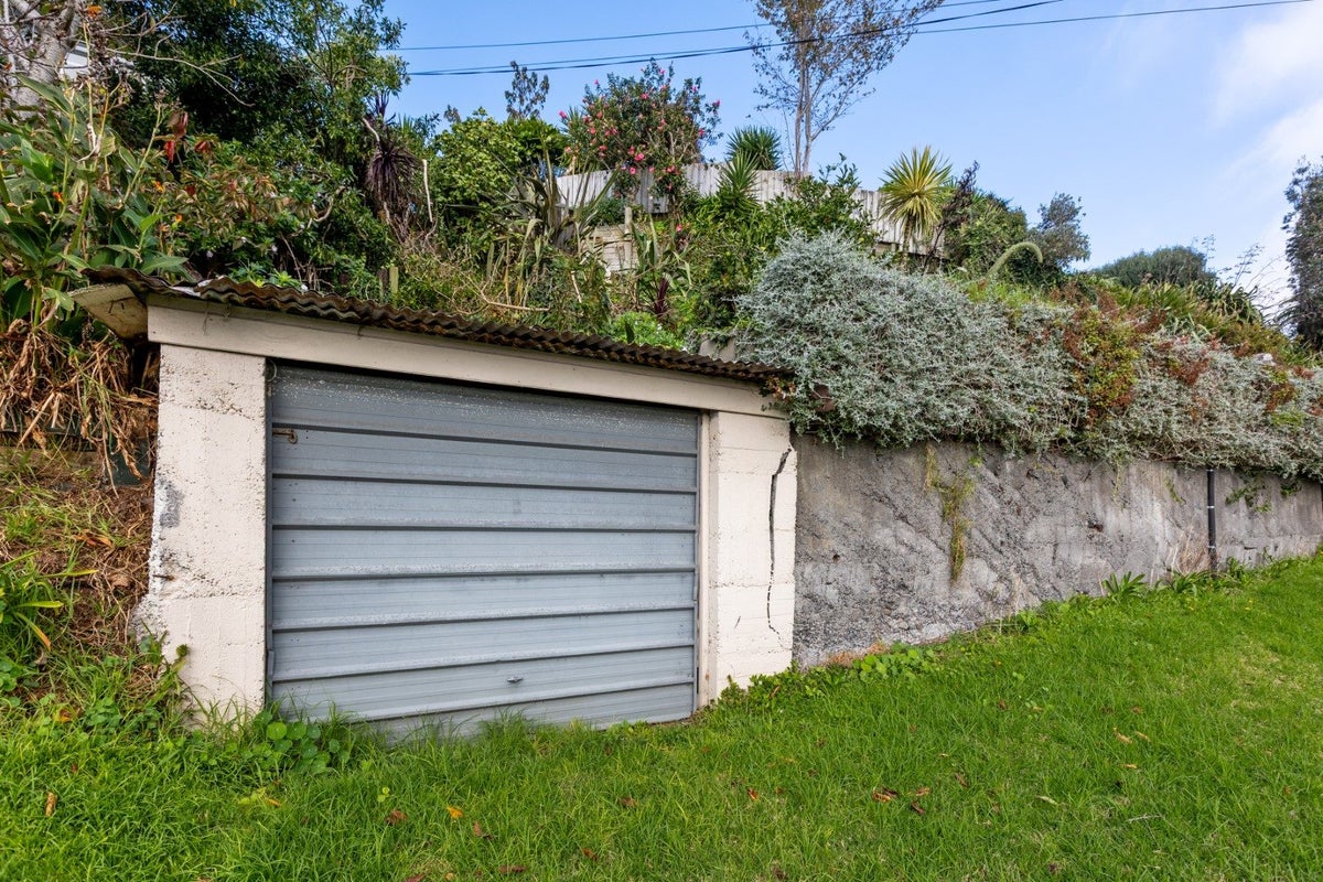 31 Queens Road, Glen Avon, New Plymouth - Carousel 27