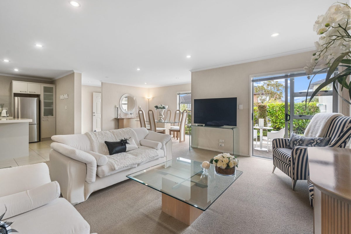 52 Topland Drive, Flat Bush, Auckland - Carousel 1