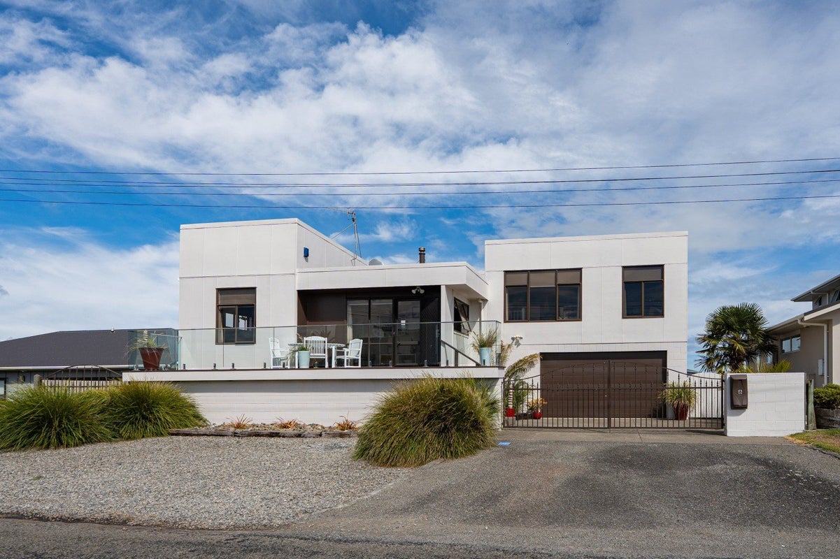 8 Roore Street, Foxton Beach, Foxton - Carousel 2